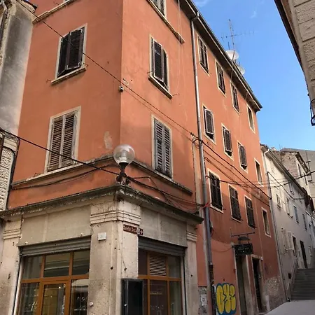 Apartment De Ville 2020 With Free Parking Pula Exterior photo